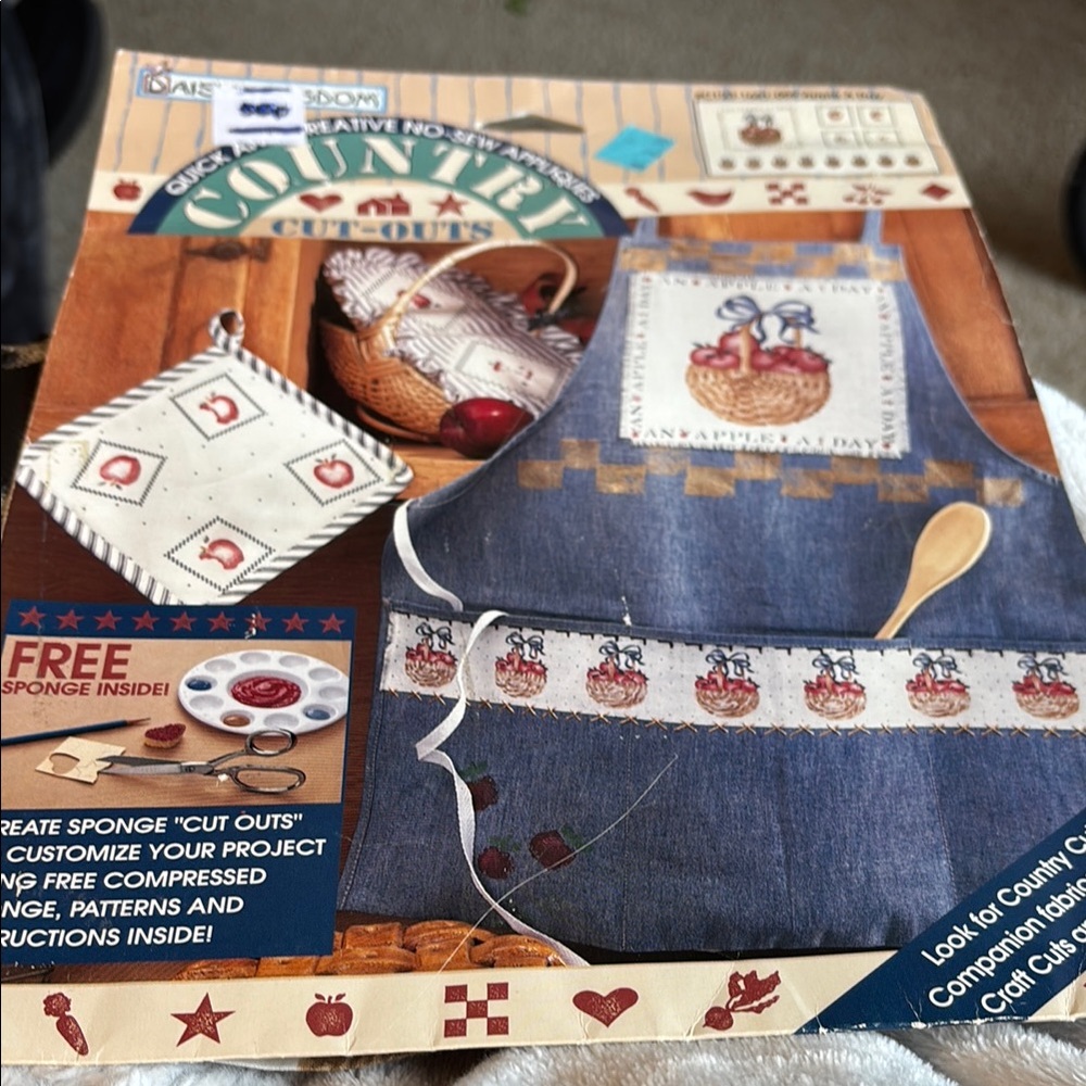 Country Kitchen Apron Set with Apple Design